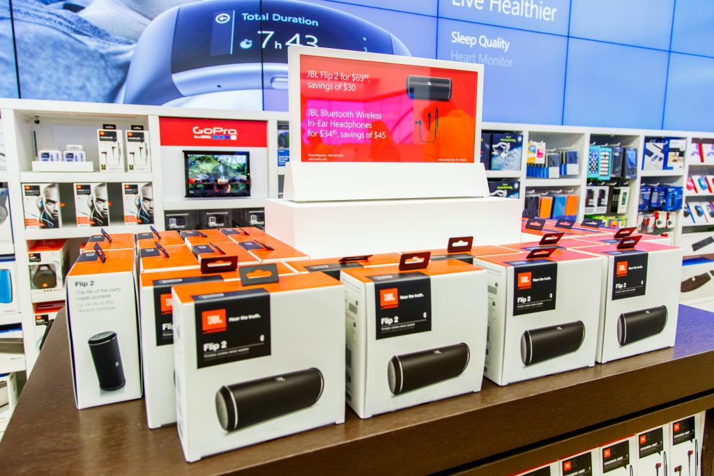 MSFT_INSTORE_HOLIDAY_03