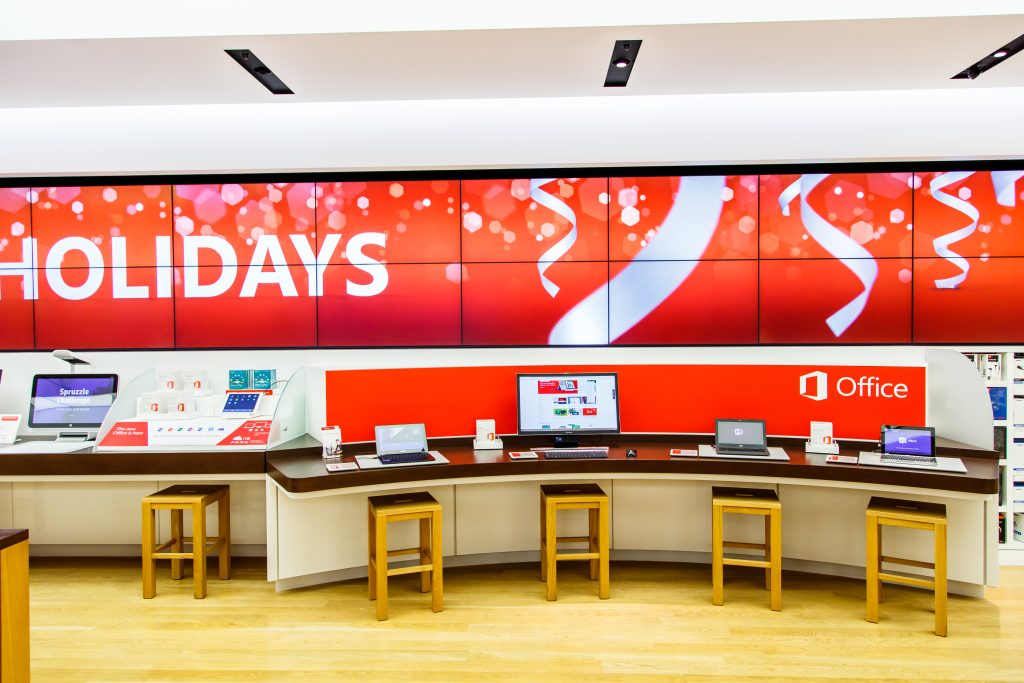 MSFT_INSTORE_HOLIDAY_06