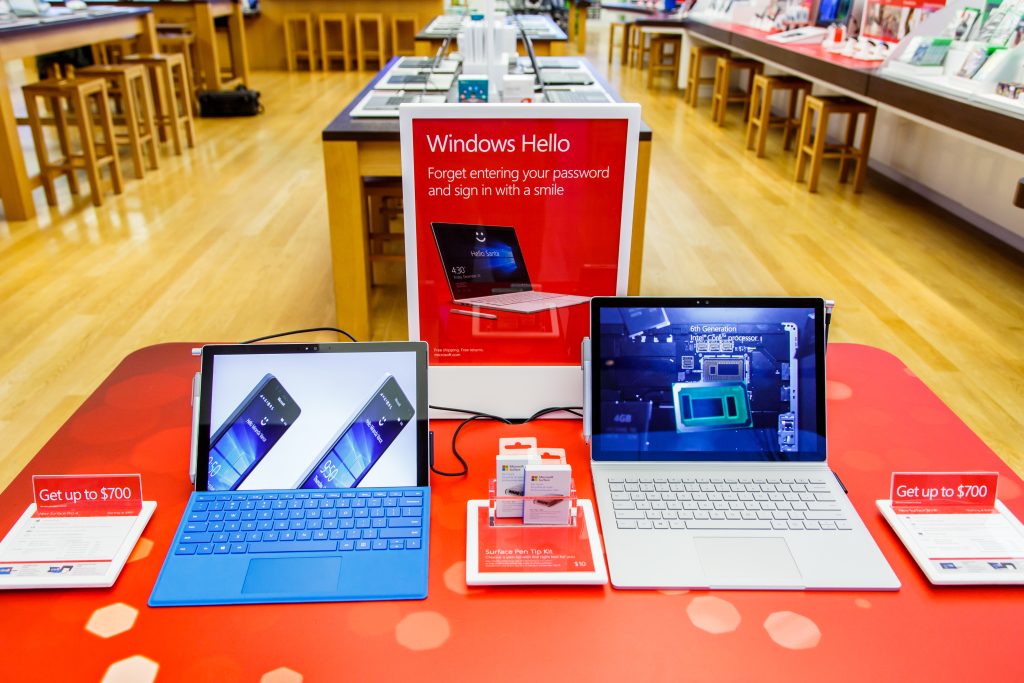 MSFT_INSTORE_HOLIDAY_24