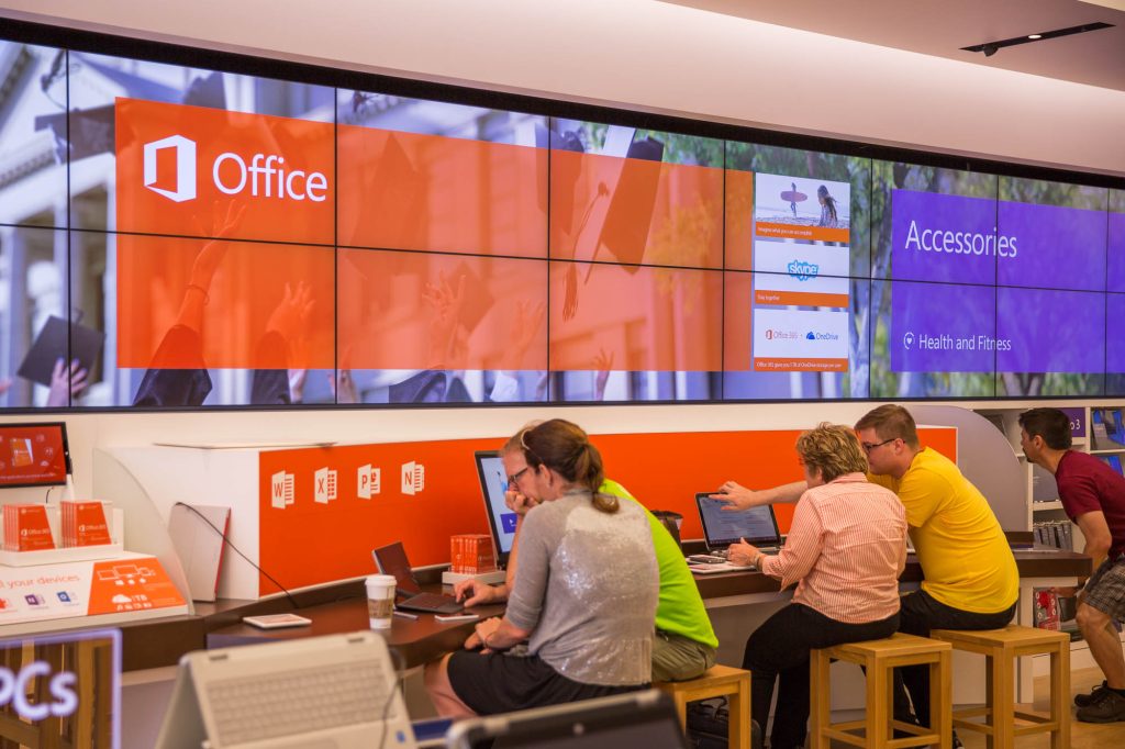 MS_Store_GradCreative_Photo_001