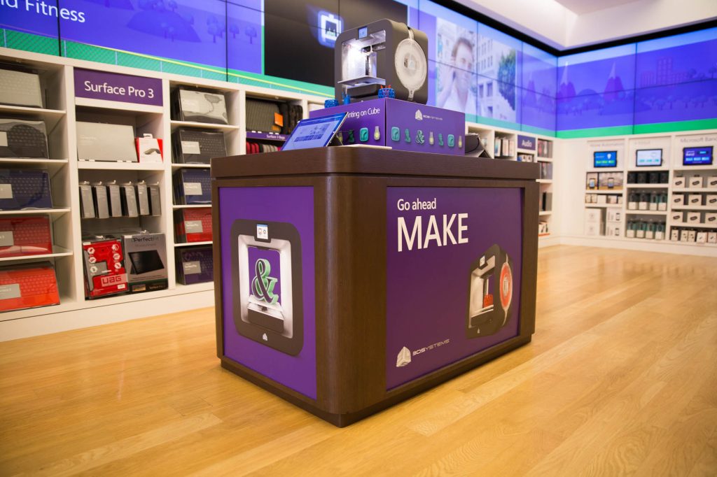 MS_Store_GradCreative_Photo_012