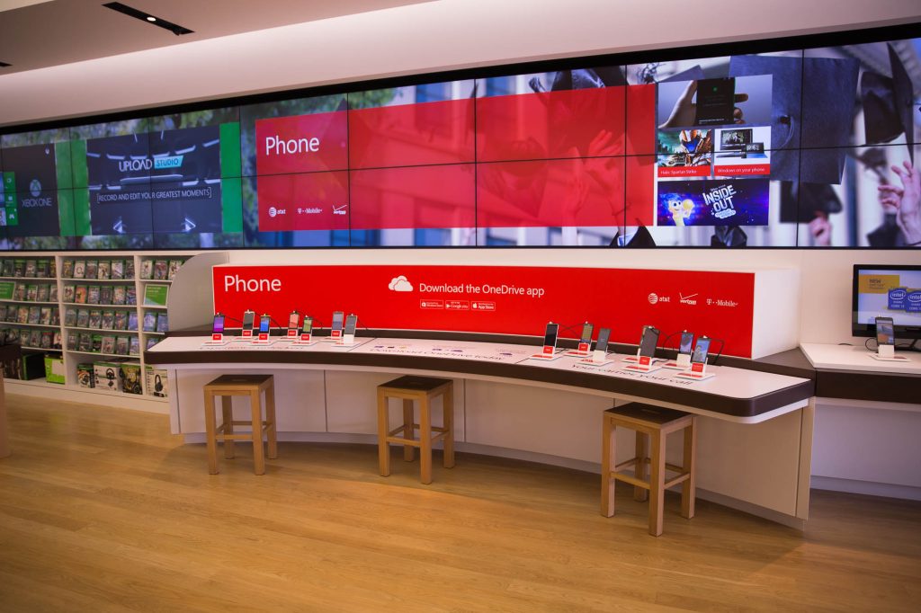 MS_Store_GradCreative_Photo_014